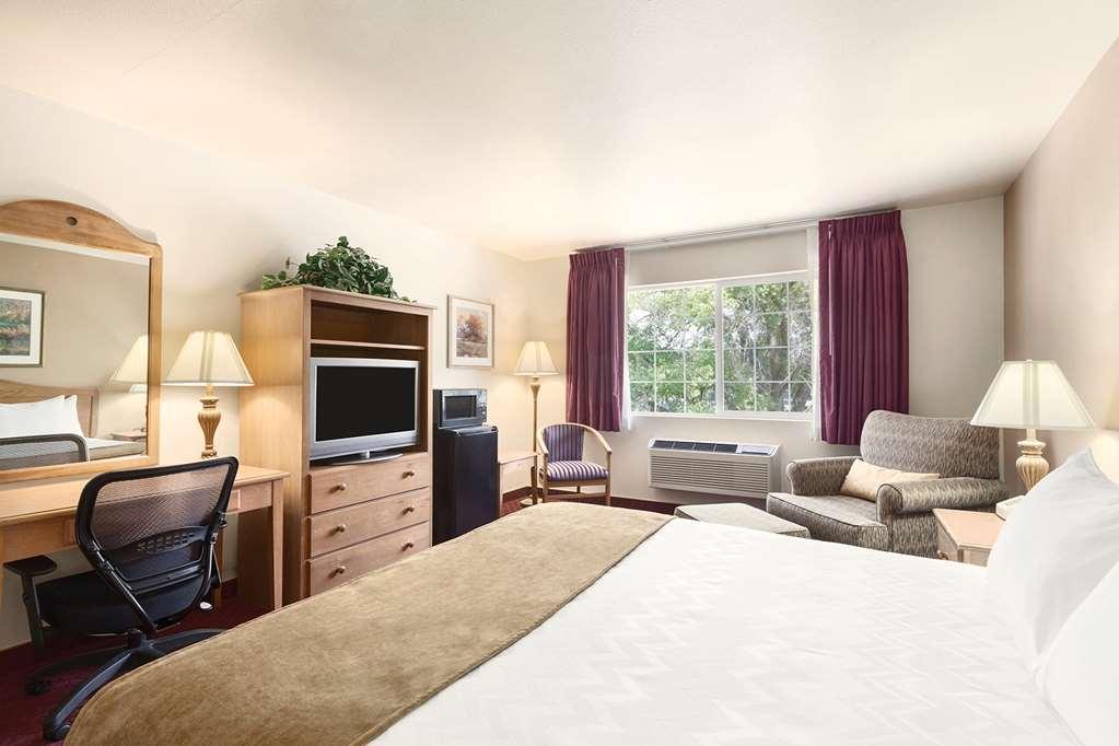 Comfort Inn & Suites Сюзънвил Стая снимка