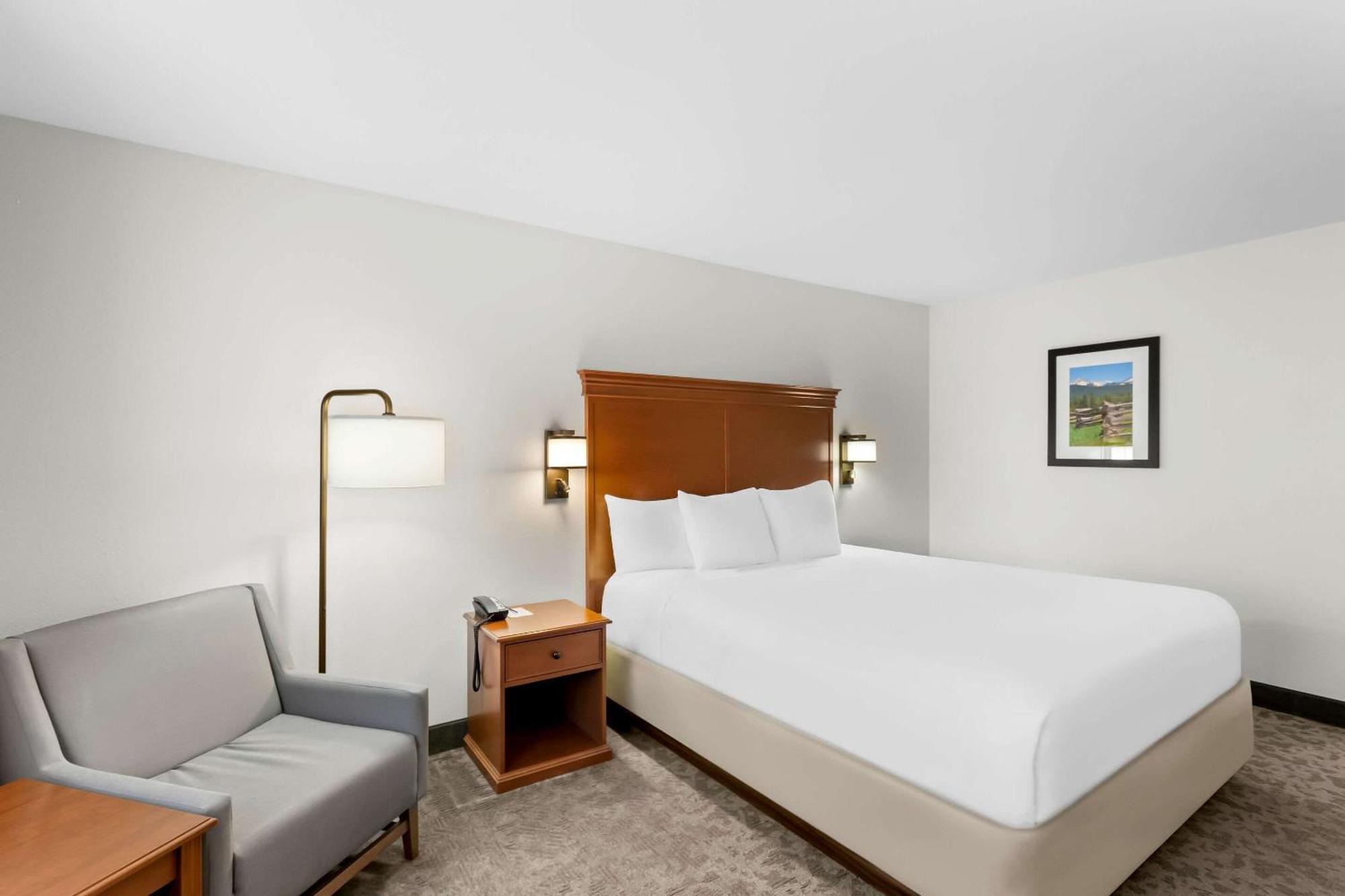 Comfort Inn & Suites Сюзънвил Екстериор снимка
