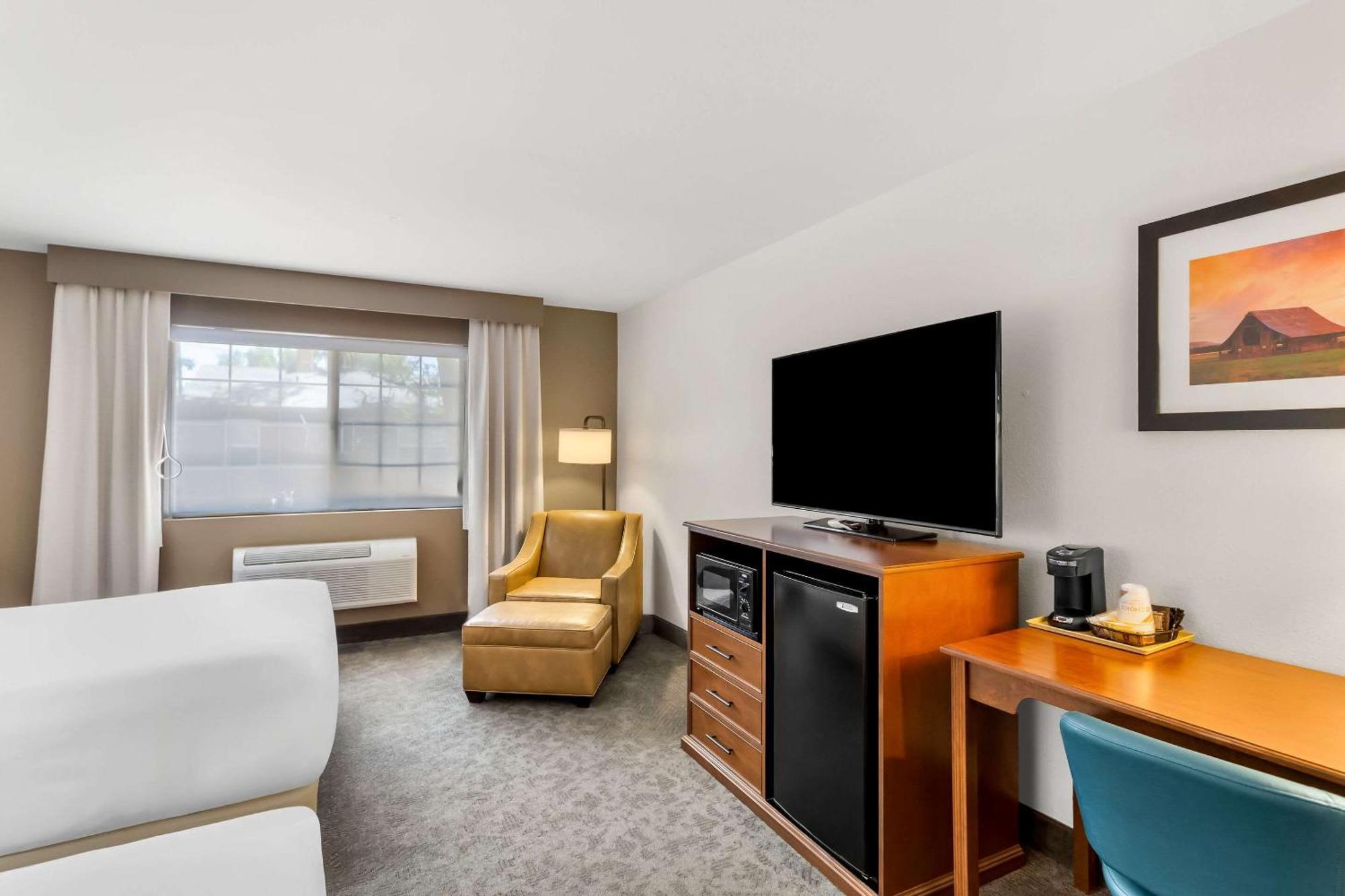 Comfort Inn & Suites Сюзънвил Екстериор снимка