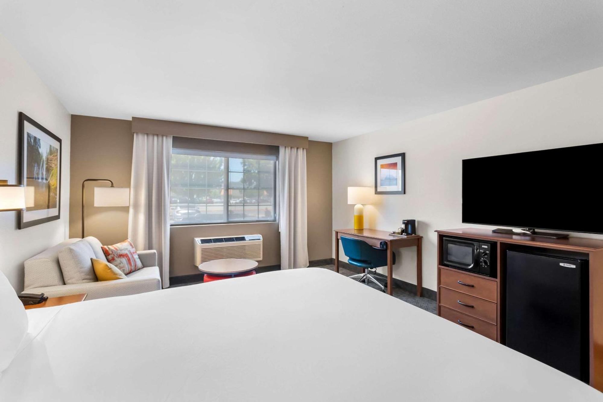 Comfort Inn & Suites Сюзънвил Екстериор снимка