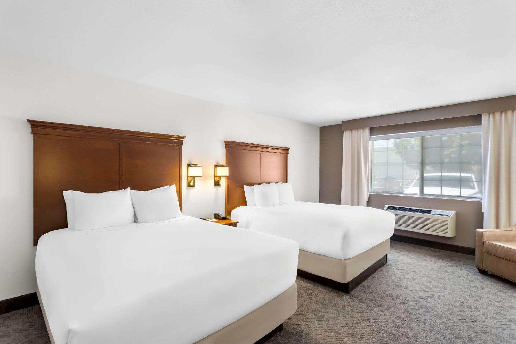 Comfort Inn & Suites Сюзънвил Екстериор снимка