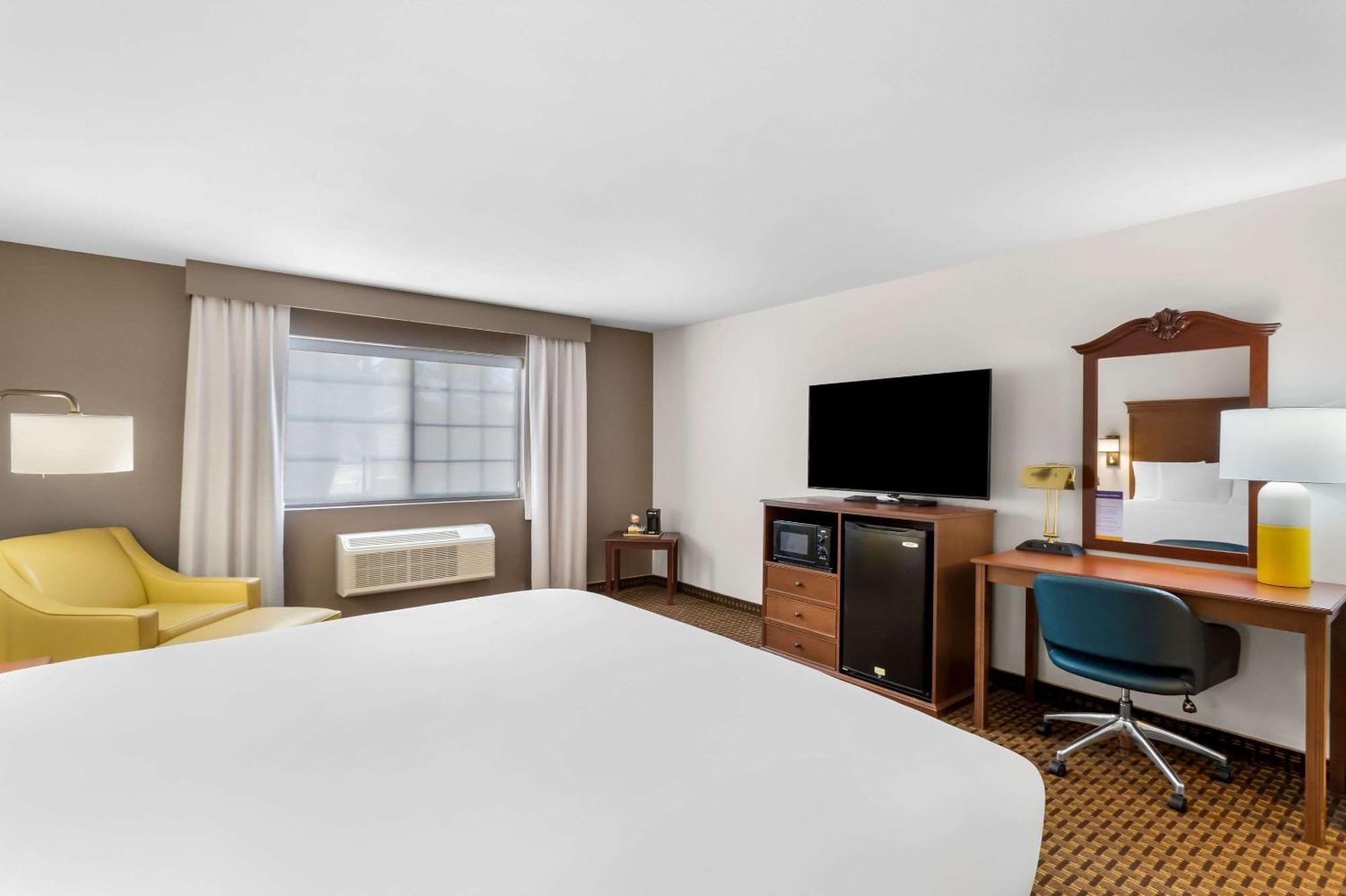 Comfort Inn & Suites Сюзънвил Екстериор снимка