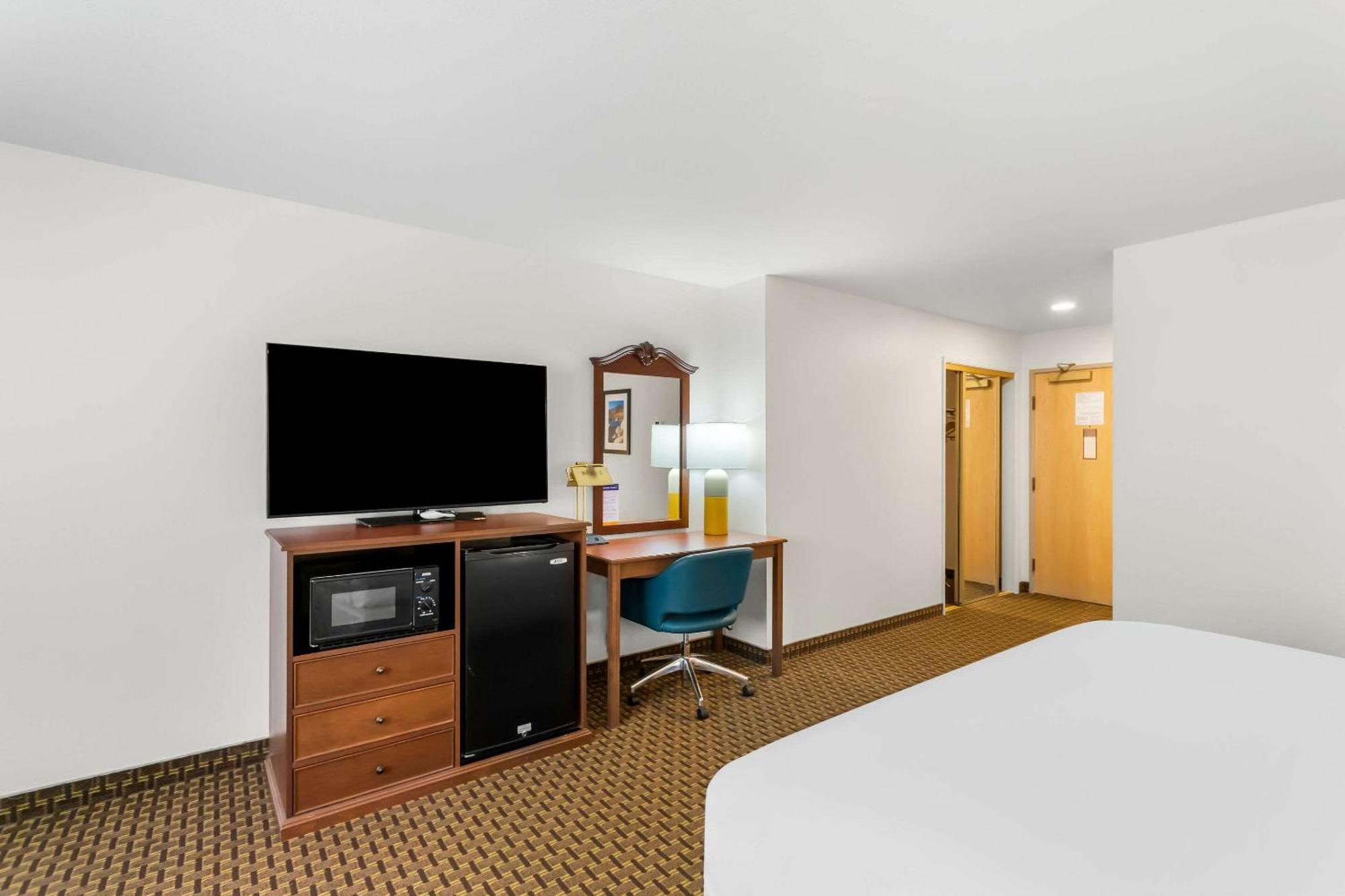 Comfort Inn & Suites Сюзънвил Екстериор снимка