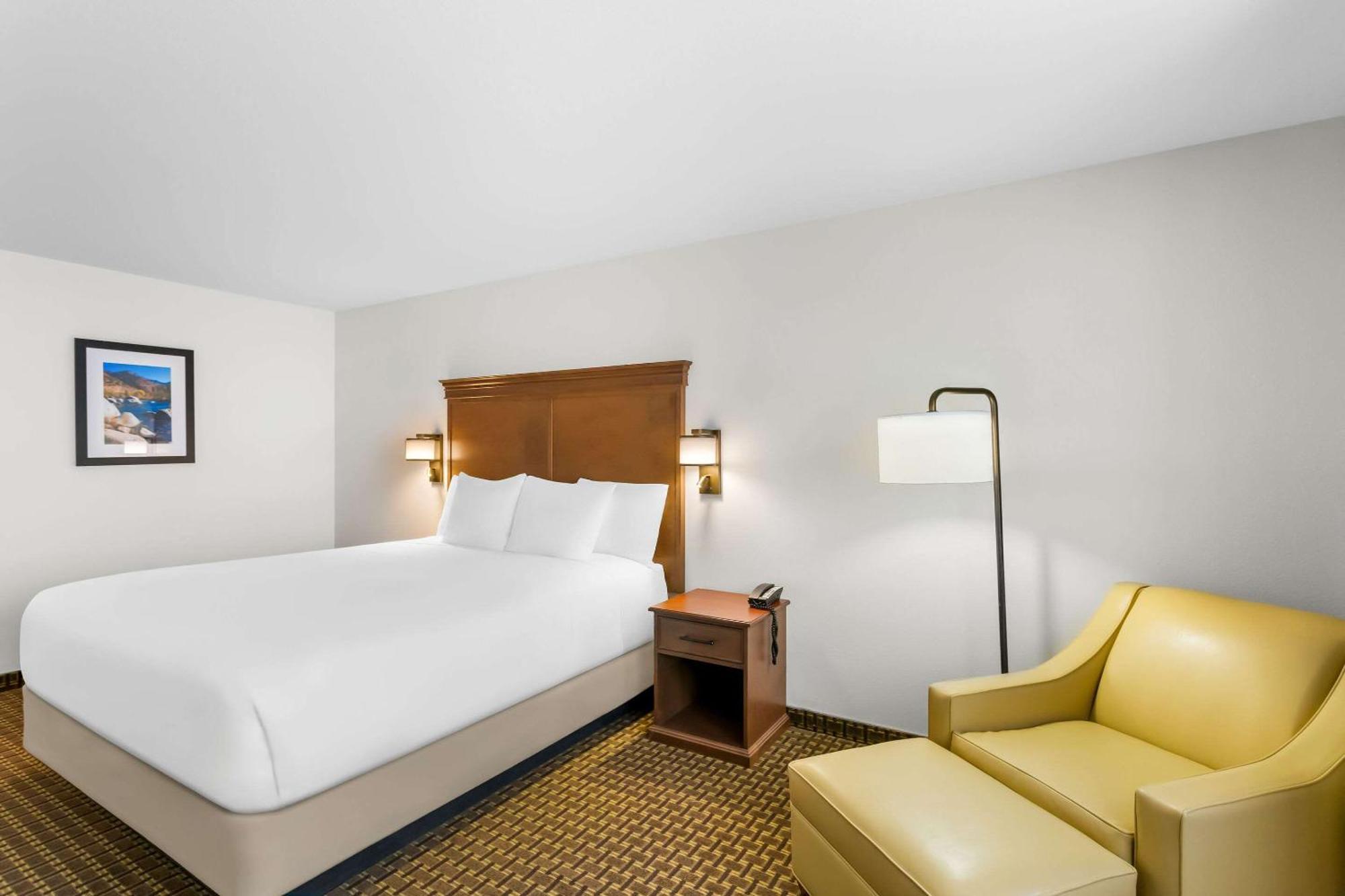Comfort Inn & Suites Сюзънвил Екстериор снимка