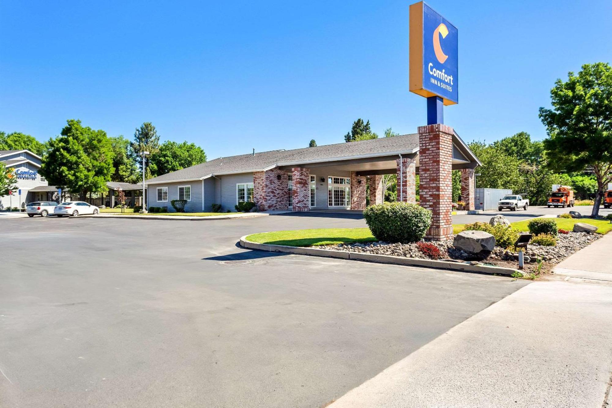 Comfort Inn & Suites Сюзънвил Екстериор снимка