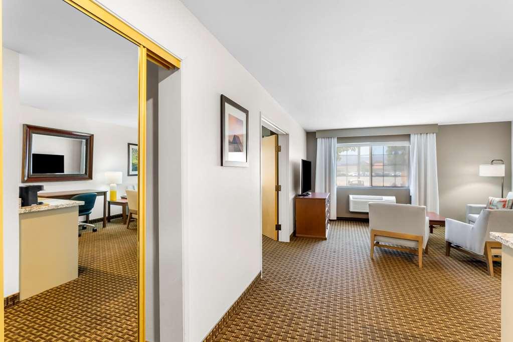 Comfort Inn & Suites Сюзънвил Стая снимка