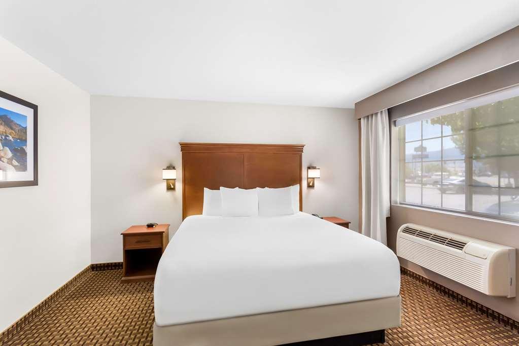 Comfort Inn & Suites Сюзънвил Стая снимка