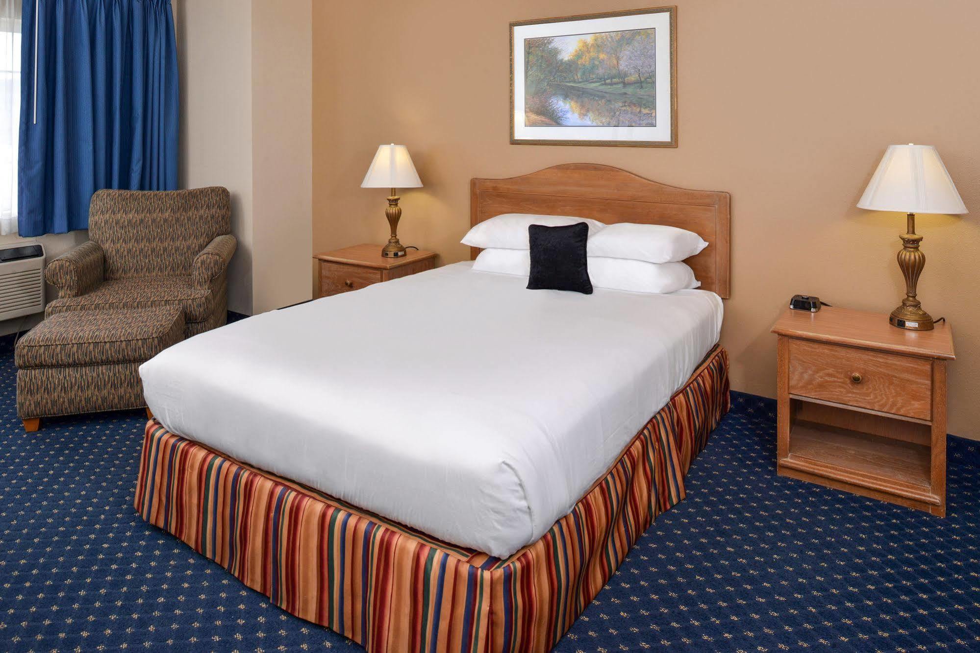 Comfort Inn & Suites Сюзънвил Екстериор снимка